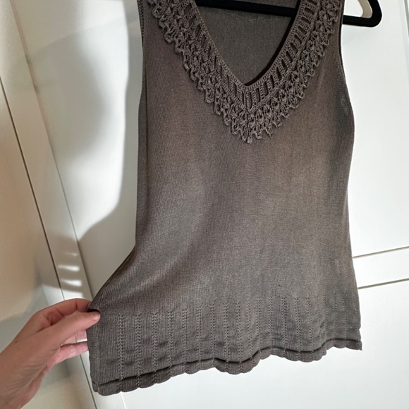 Austin Reed Silk Knit Crochet Trim V-Neck Tank Khaki; Women's Small (6) - Picture 6 of 6
